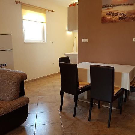 Family Friendly Seaside Apartments Kanica, Rogoznica - 12895 Eksteriør billede